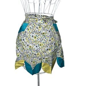 NEW WITH TAGS Womens Half VINTAGE Apron Handmade in an Alluring Retro Style Pock